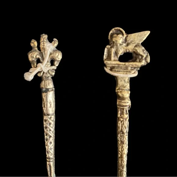 Shoppers Around The World “Candlelight Silver” w original box and paper. - Picture 5 of 12